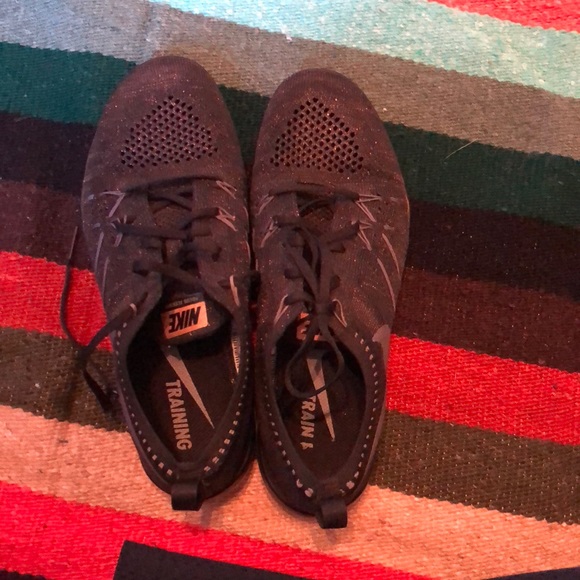 Nike Flyknit Running Shoes - Picture 3 of 5